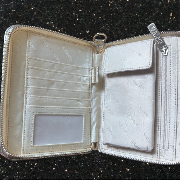 NWOT Versace Parfum Zip Around Gold Wallet Clutch With Chain Travel Wristlet - Picture 4 of 8